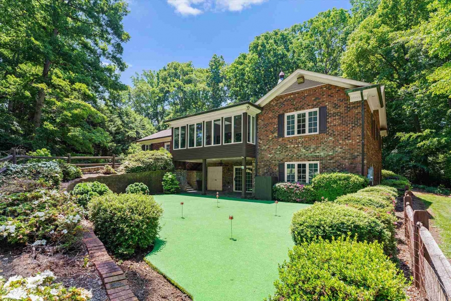 Hole-in-One Golf Course Home Enters Market