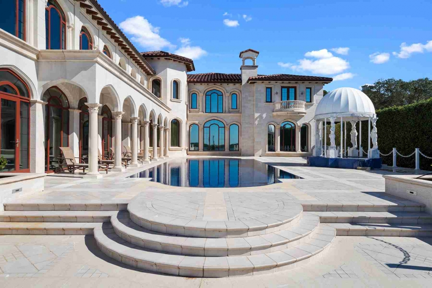 Record-Breaking $14 Million Waterfront Mansion Perfects the Art of Luxury Living