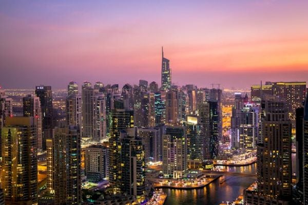 Dubai at dusk 600 Pexels