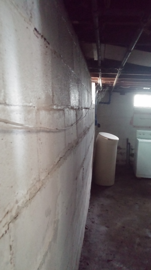 Horizontal block wall crack