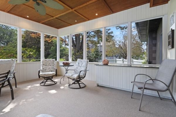 Screened in porch sunroom 600 Unsplash