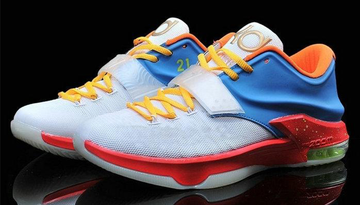 Outdoor basketball shoes