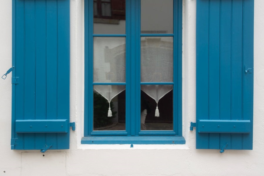 Blue shutters1