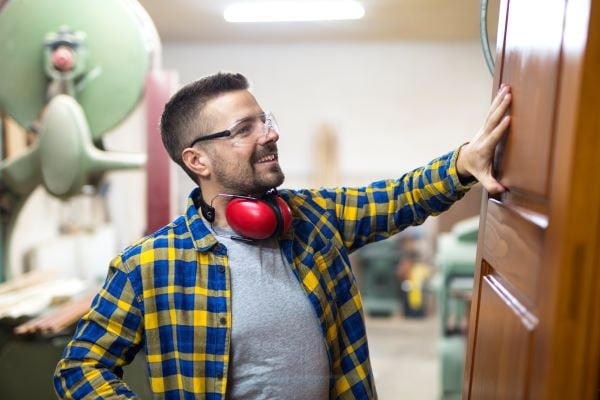 Carpenter 600 Freepik