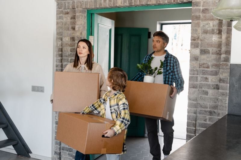 Relocating with Family to Another State: How Full-Service Movers Help Reduce Stress