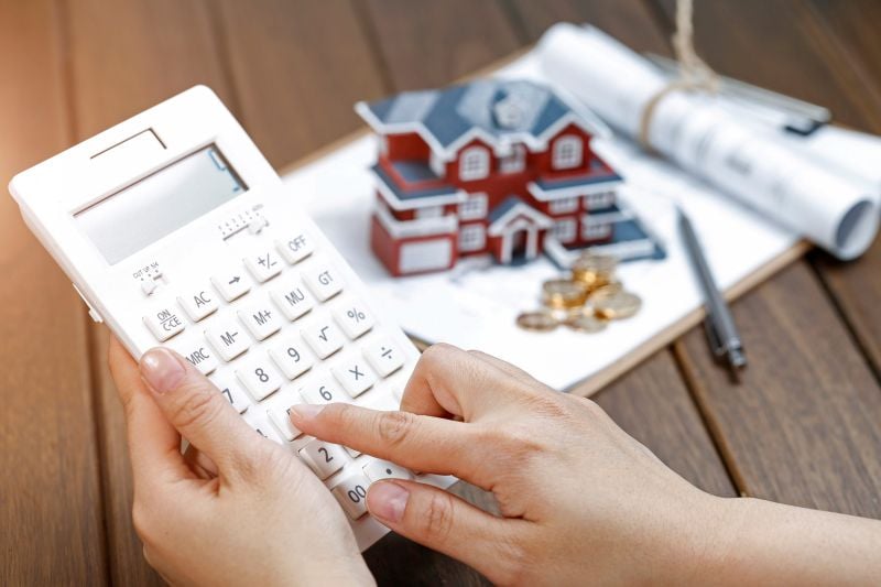 Can You Refinance While Listing Your House?