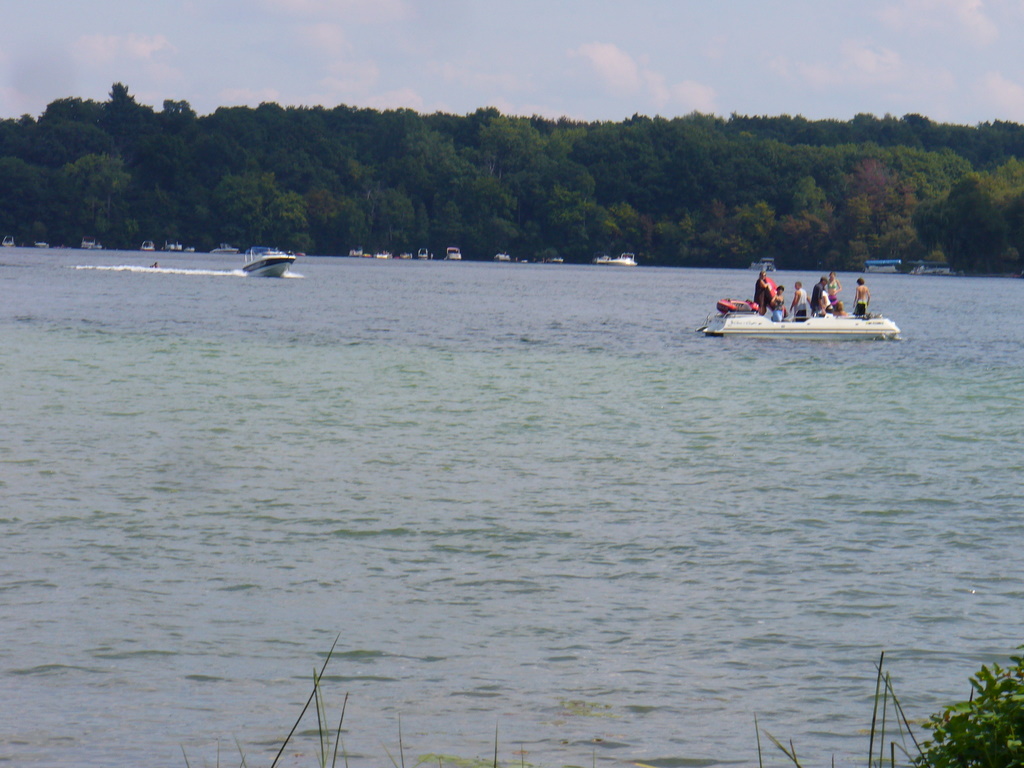 Boating on Upper Straits Lake in Oakland County MI