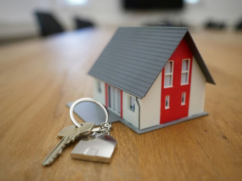 First-Time Home Buyers: 5 Roof Red Flags to Spot During Showings