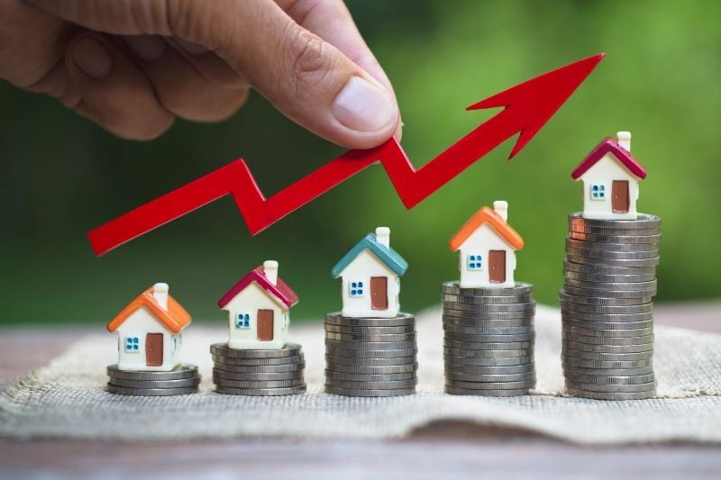 How Inflation Shapes the Real Estate Market and What It Means for North American Buyers