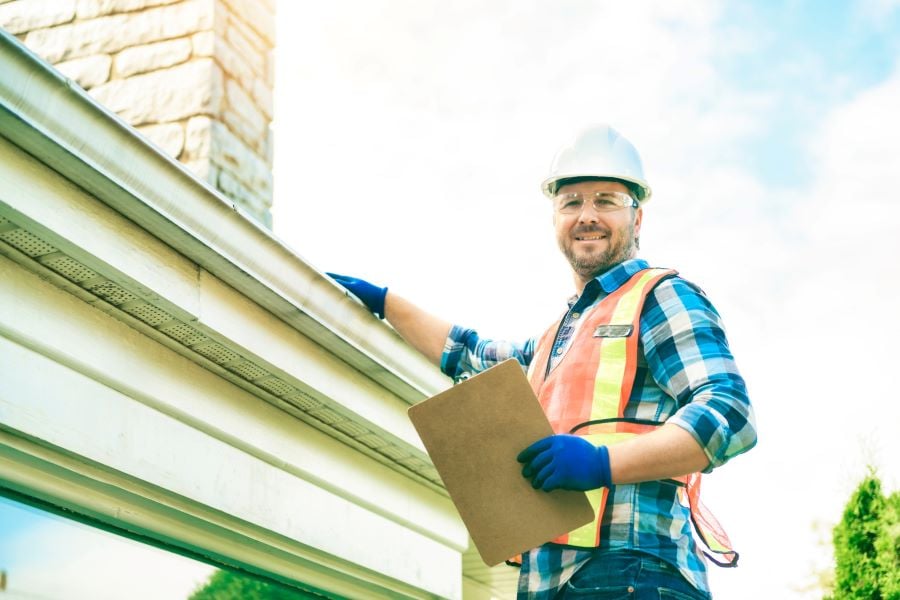 5 Roof Red Flags That Can Tank Your Home Sale (Before the Inspector Even Climbs the Ladder)