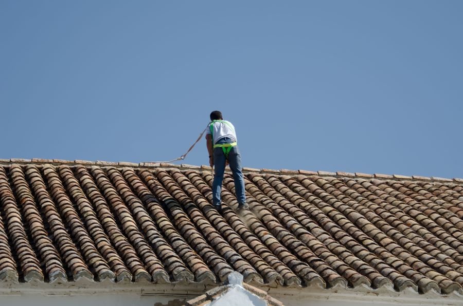 8 Roof Red Flags Buyers Should Check Before Closing