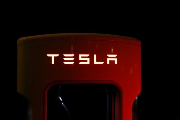 Tesla logo 600 PexelsPixabay