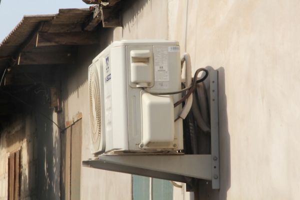 White outdoor HVAC unit 600 Unsplash
