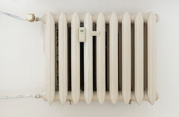 White steel rib radiator 600 Pexels