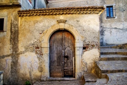 You Can Buy A Home For $1, And 9 Other Reasons To Chuck It All And Move To Cinquefrondi, Italy