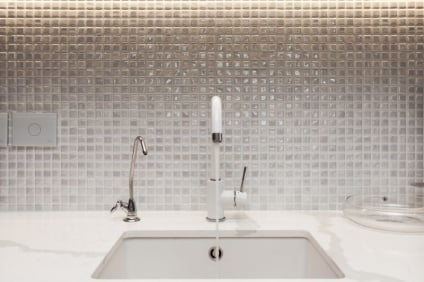 Make Your Home Shine With a Glass Tile Backsplash