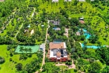 HOME OF NEW YORK TIMES BEST-SELLING AUTHOR GARY NULL  ENTERS MARKET FOR $9.5 MILLION
