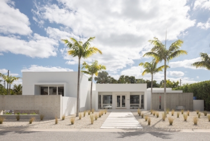 Modernist Icon by Guy Peterson Lists for $4.485 Million In Sarasota’s Architecturally Celebrated Lido Shores