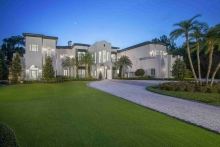 LUXURIOUS LAKEFRONT ESTATE SELLS FOR $10.65 MILLION