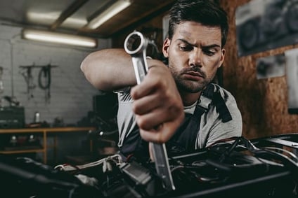 8 Things Every Car Enthusiast Must Have In Their Garage