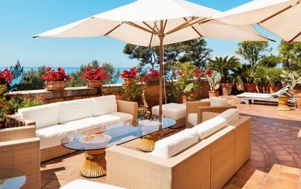 A Guide To Selecting The Right Outdoor Furniture