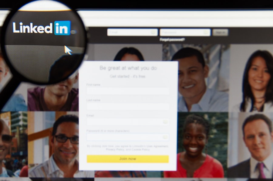 Tips To Optimize Your LinkedIn Profile  