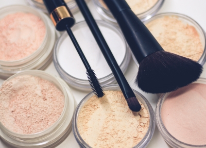 How to Pack Makeup for Moving