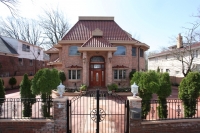 Where to find Mansions in Queens NYC