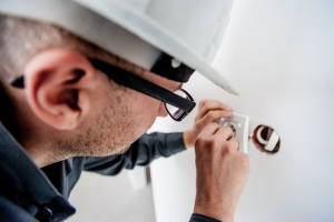 A Step-by-Step Guide for Homeowners on What to Expect When Hiring a Residential Electrician Services