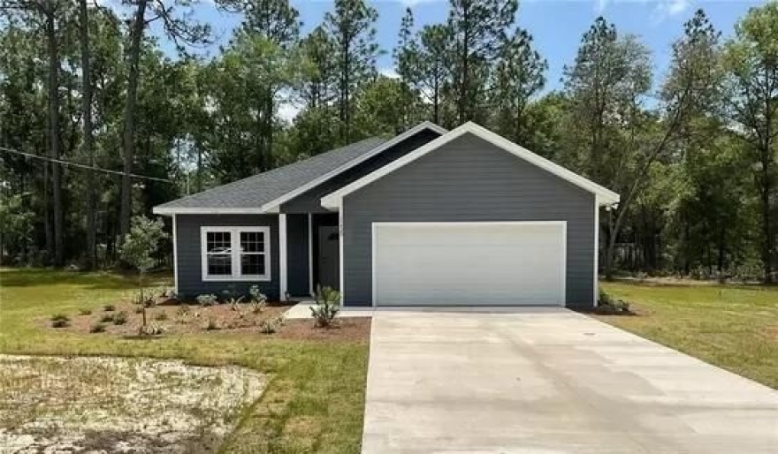 NEW 2022 Home minutes from University of Florida - Gainesville on .7 Acres