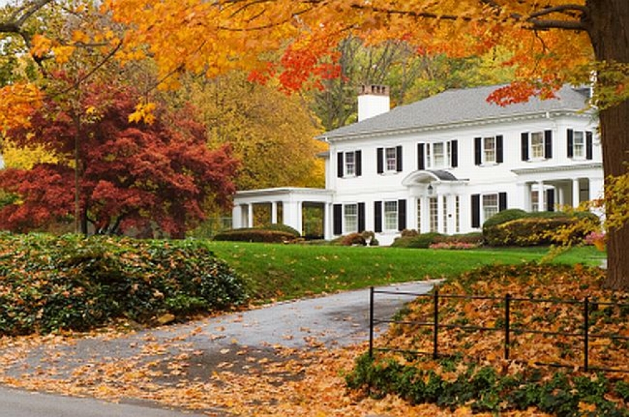 6 Surprising Benefits Of Buying Or Selling Your Home In The Fall