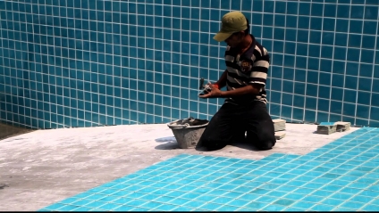 Top Tips for Choosing the Right Pool Tiles