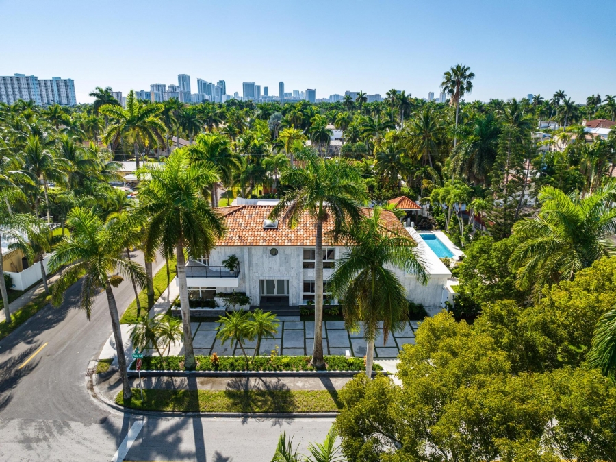 Liz Hogan Achieves Another Record Sale in Hollywood