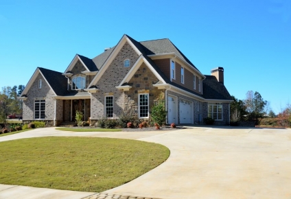 The Top 4 Materials for Beautiful and Durable Driveway Finishes