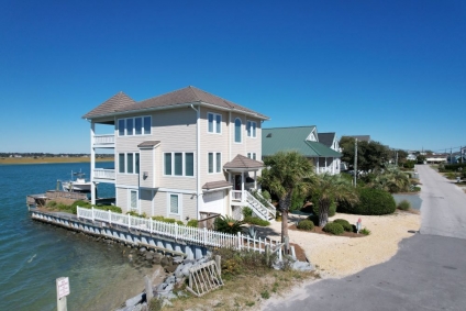 What to Consider When Looking for a Waterfront Home