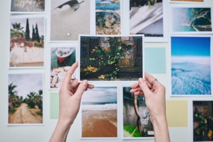 The Rise of Frameless Photo Prints in Modern Décor